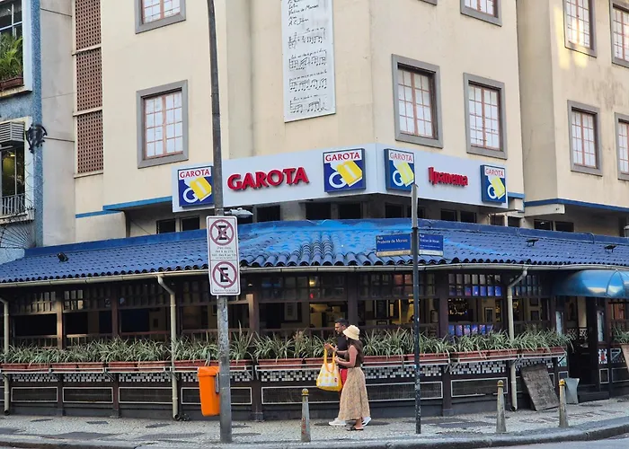 1 Quarto c vista livre e banheiro privativo e perto das PRAIAS IPANEMA LEBLON ARPOADOR COPACABANA e do CRISTO REDENTOR do BONDINHO PÃO AÇUCAR ETC Chegando mais cedo que o Check-in do meio-dia, deixe suas malas, idem no Check-out das 10h manhã Rio de 